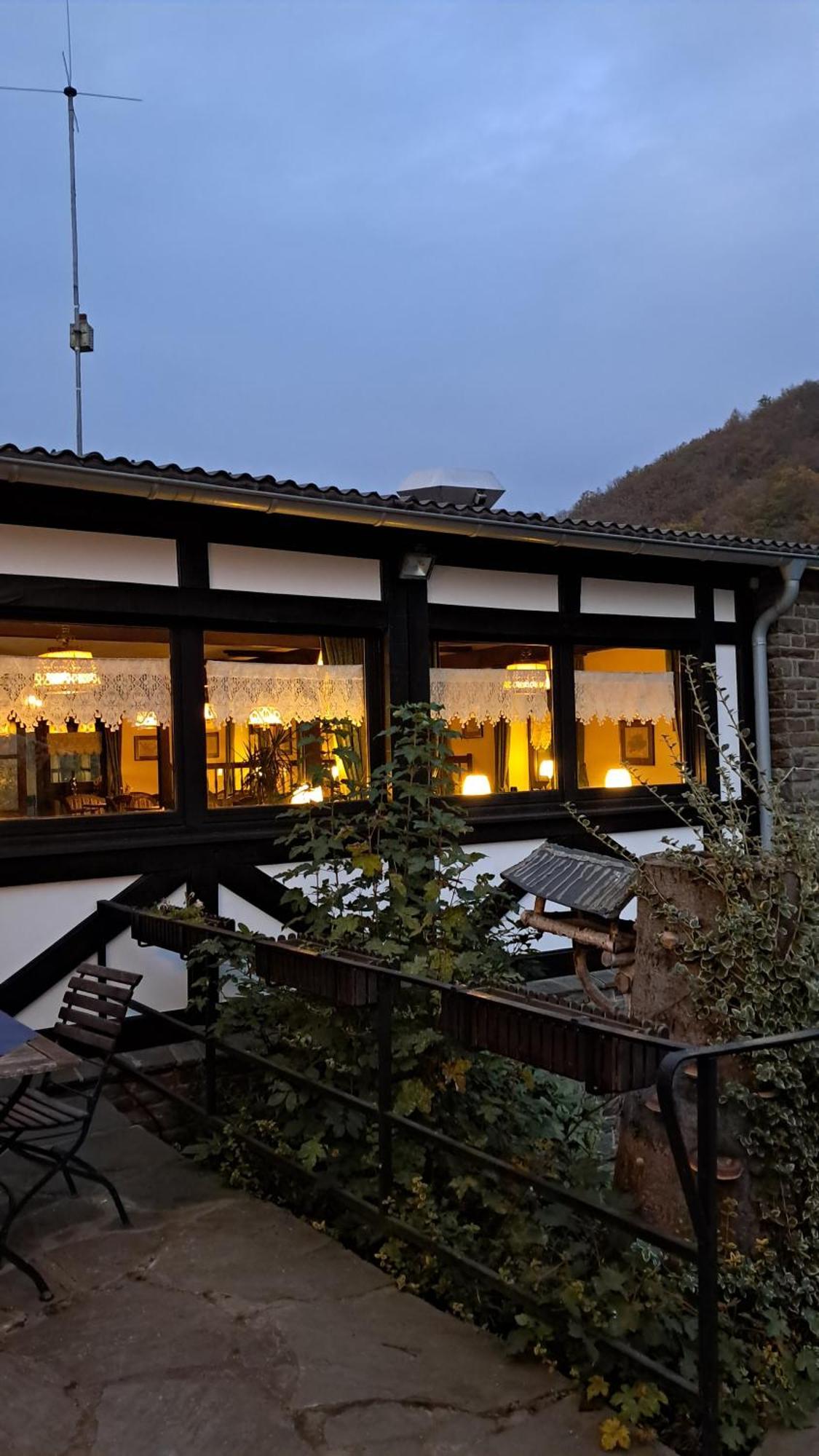 Hotel-Restaurant Tannenhof Ahrbruck Buitenkant foto